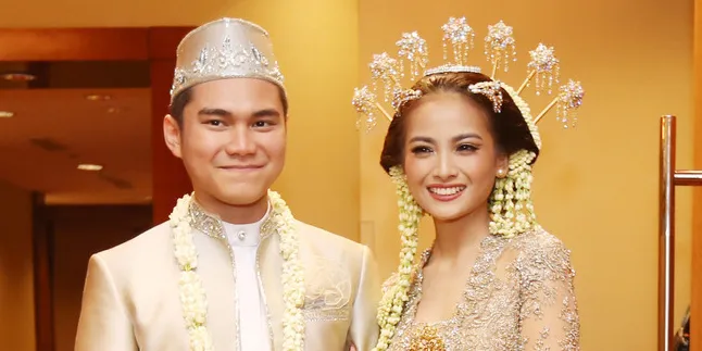 Menikah, Acha Septriasa Dipinang Dengan Mahar Emas 180 Gram Menikah, Acha Septriasa Dipinang Dengan Mahar Emas 180 Gram