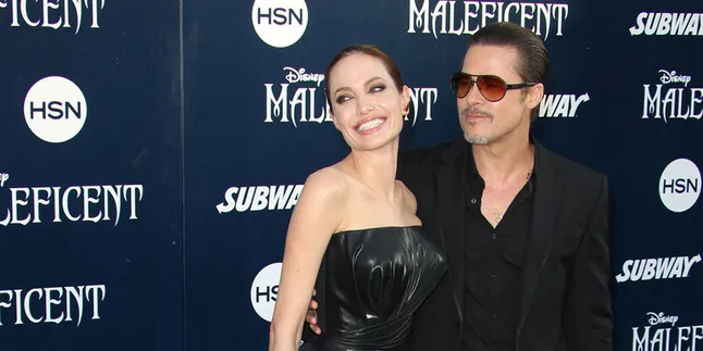 Menikah, Angelina Jolie Pilih Tak Undang Ayahnya Menikah, Angelina Jolie Pilih Tak Undang Ayahnya