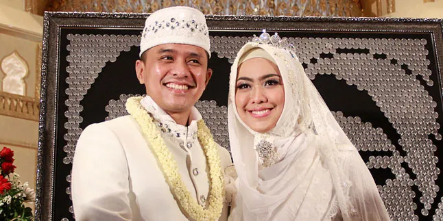 Menikah Jadi Kado Ulang Tahun Oki Setiana Dewi Menikah Jadi Kado Ulang Tahun Oki Setiana Dewi