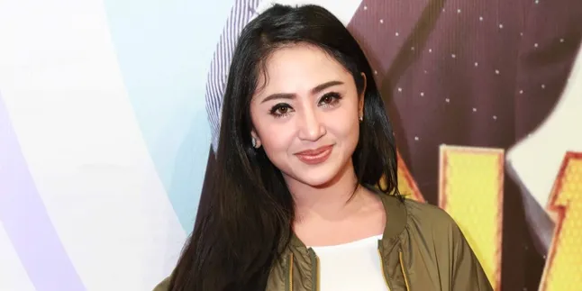 Menjadi Wanita Ular, Dewi Perssik Akan Menampilkan Beragam Tarian