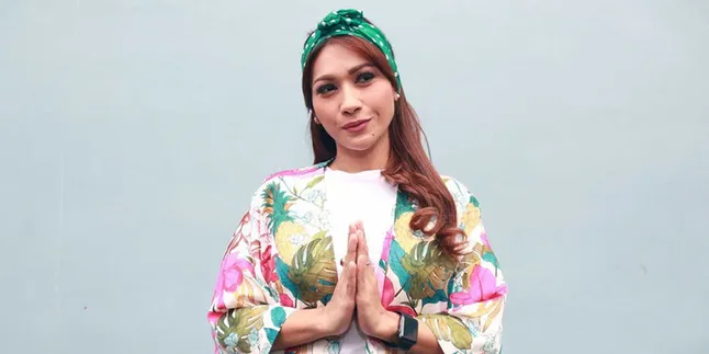 Menjanda, Tata Janeeta Merasa Lebaran Tahun Ini Akan Berbeda Menjanda, Tata Janeeta Merasa Lebaran Tahun Ini Akan Berbeda