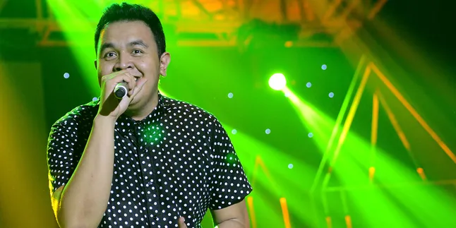 Menunjang Karir, Tulus Tak Malu Pakai Kosmetik Menunjang Karir, Tulus Tak Malu Pakai Kosmetik