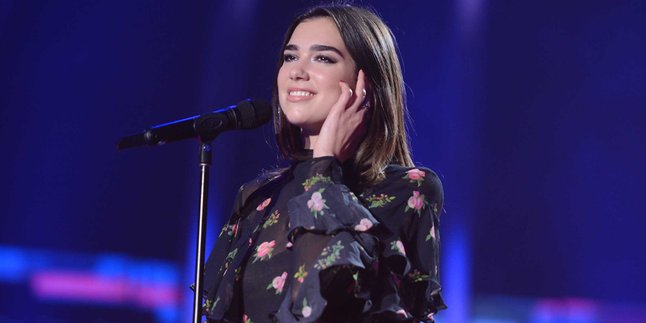 Menurut Dua Lipa, Ini Kenapa 'New Rules' Bisa Masuk Top 40 di Billboard Hot 100