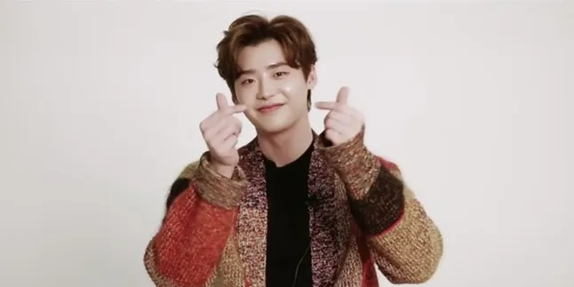Menyamar Jadi Petugas Bandara, Dua Fans Lee Jong Suk Terancam Dipenjara Menyamar Jadi Petugas Bandara, Dua Fans Lee Jong Suk Terancam Dipenjara