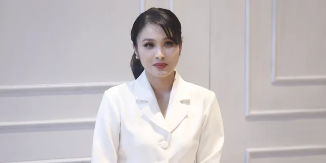 Menyambut Natal, Sandra Dewi Siapkan Dekor Mewah di Meja Makan