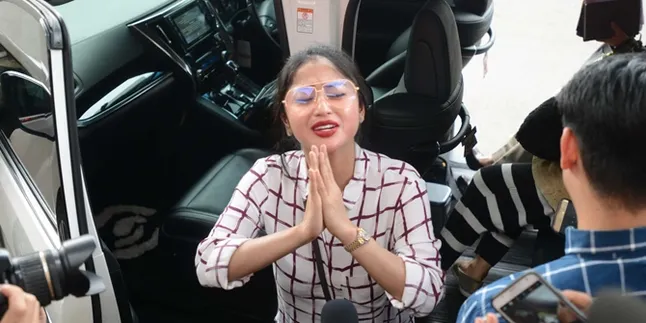 Menyentuh, Dewi Perssik Ungkap Keinginan Terbesar Sang Ayah Sebelum Meninggal