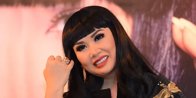 Menyentuh! Gadis Ini Menangis Anggap Titi DJ Almarhum Ibunya