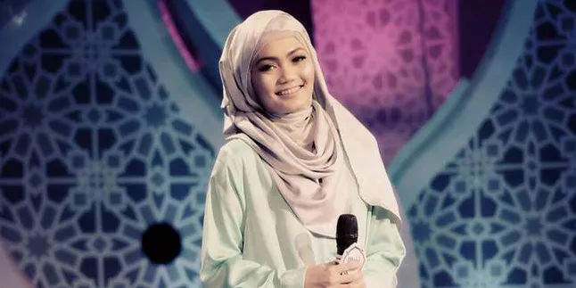 Menyentuh, Rina Nose Bagi Alasan Di Balik Keputusannya Berhijab Menyentuh, Rina Nose Bagi Alasan Di Balik Keputusannya Berhijab