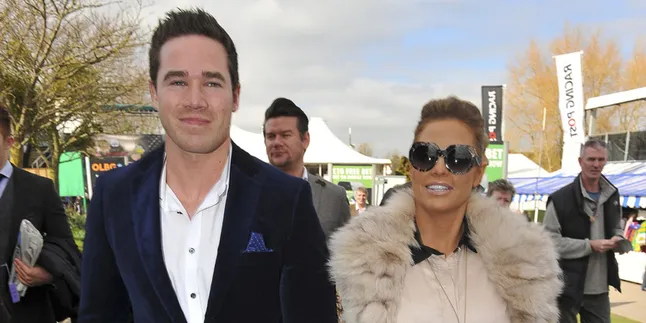 Menyesal Selingkuh, Suami Katie Price Memohon Ampun