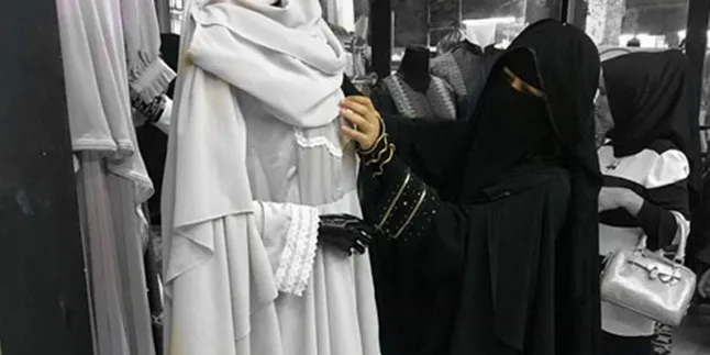 Merasa Ditolak Beribadah Oleh Allah, Alasan Umi Pipik Bercadar