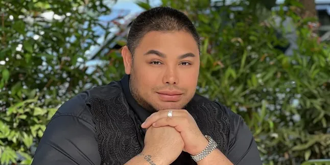 Feeling His Face Appears Too Often, Ivan Gunawan 'Bored' - Reduces Interviews