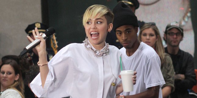 Merchandise Tour Miley Cyrus, Dari Kaos Hingga Dalaman