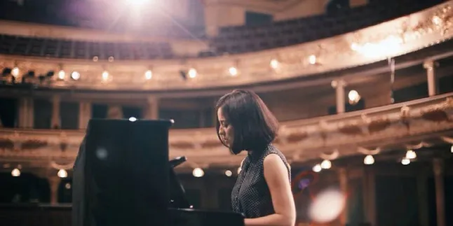 Merdunya Suara Julie Estelle di Teaser Anyar 'SURAT DARI PRAHA' Merdunya Suara Julie Estelle di Teaser Anyar 'SURAT DARI PRAHA'