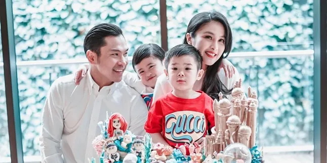 Meski Bergelimang Harta, 8 Potret Ulang Tahun Sandra Dewi ke-39 yang Sederhana Banget - Paras Awet Muda Jadi Sorotan