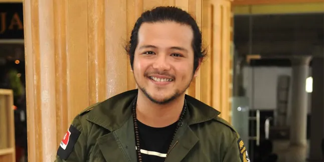 Meski Jauh, Ini Cara Ramon J. Tungka Didik Sang Anak