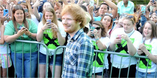 Meski Malu-Malu, Aksi Rap Ed Sheeran Ini Bikin Kamu Cinta