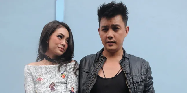 Meski Punya Pacar, Dirly Tetap 'Nempel' Dengan Mantan Istri Meski Punya Pacar, Dirly Tetap 'Nempel' Dengan Mantan Istri