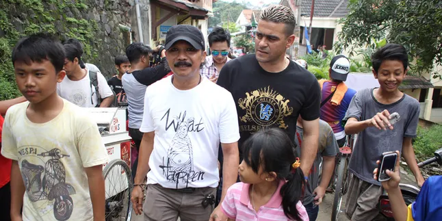 Meski Sering Kebanjiran, Orang Tua Oppie Kumis Ogah Jual Rumah Meski Sering Kebanjiran, Orang Tua Oppie Kumis Ogah Jual Rumah