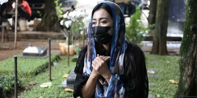 Meski Sudah Empat Tahun Meninggal, Keluarga Masih Sering Kangen Sosok Julia Perez Meski Sudah Empat Tahun Meninggal, Keluarga Masih Sering Kangen Sosok Julia Perez