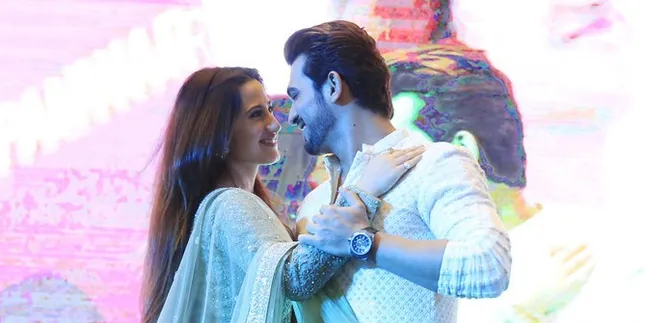 Terkendala Bahasa, Arjun Bijlani & Aalisha Panwar Tertantang Bekerja di Indonesia