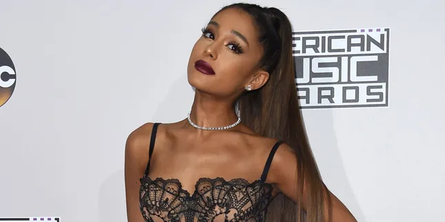 Mesra! Ariana Grande dan Mac Miller Ciuman di Atas Panggung