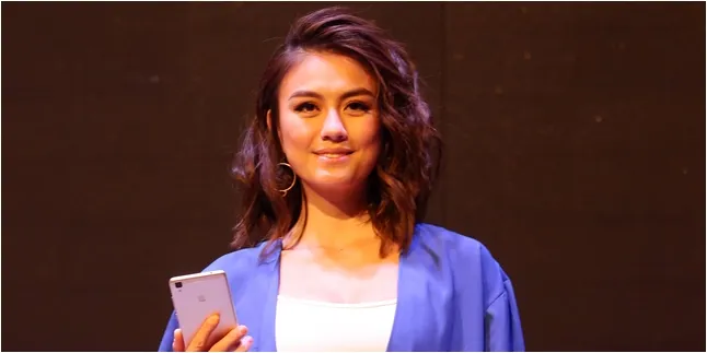 Mesra Berkebaya, Inikah Foto Prewed Agnes Monica Yang Sebenarnya? Mesra Berkebaya, Inikah Foto Prewed Agnes Monica Yang Sebenarnya?