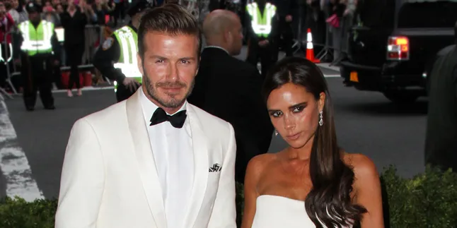 Mesra di Atas Red Carpet? David - Victoria Beckham Juga Bisa! Mesra di Atas Red Carpet? David - Victoria Beckham Juga Bisa!