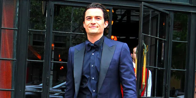 Mesra di Pantai Dengan Wanita, Orlando Bloom Sukses Move On? Mesra di Pantai Dengan Wanita, Orlando Bloom Sukses Move On?