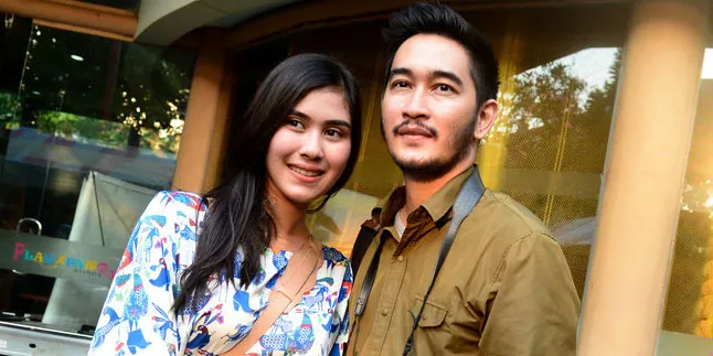 Mesra di Sesi Pemotretan, Jeje dan Syahnaz Lakukan Prewedding? Mesra di Sesi Pemotretan, Jeje dan Syahnaz Lakukan Prewedding?