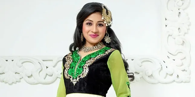 Mesra! Ke Indonesia Paridhi Sharma Ditemani Sang Suami Tercinta