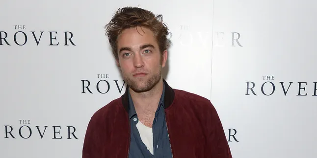 Mesra... Robert Pattinson - FKA Twigs Ketahuan Gandengan Tangan Mesra... Robert Pattinson - FKA Twigs Ketahuan Gandengan Tangan