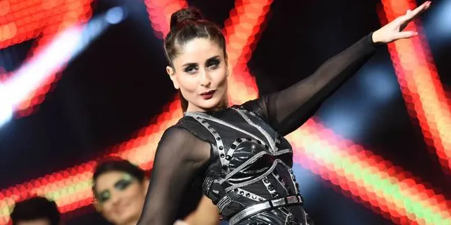 Mewah & Elegan, Kareena Kapoor Berbalut Gaun Merah Cetar di Qatar Mewah & Elegan, Kareena Kapoor Berbalut Gaun Merah Cetar di Qatar