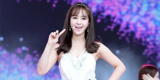 Mewah Berkelas, Yuri SNSD Pose Menggoda di Red Carpet Mewah Berkelas, Yuri SNSD Pose Menggoda di Red Carpet