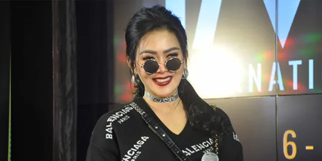 Mewah, Boots Syahrini Yang Bergelimang Permata Ini Seharga Satu Rumah Subsidi Mewah, Boots Syahrini Yang Bergelimang Permata Ini Seharga Satu Rumah Subsidi