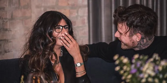 Mia Khalifa Resmi Bertunangan dengan Seorang Chef Mia Khalifa Resmi Bertunangan dengan Seorang Chef