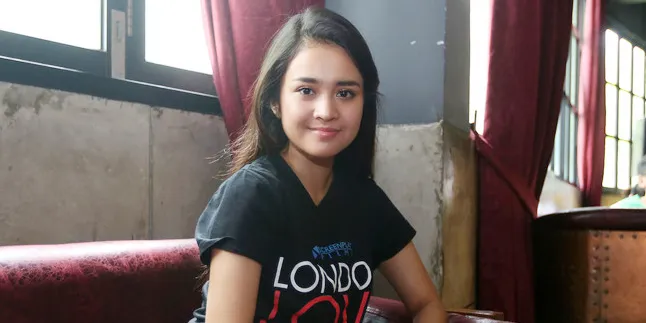 Michelle Ziudith Jamin 'LONDON LOVE STORY' Beda Dari 'MAGIC HOUR'