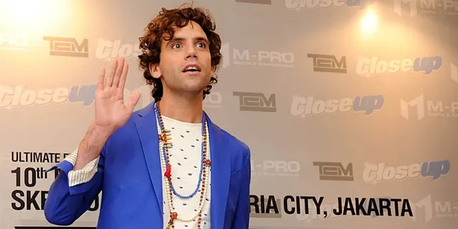 Mika Buka Panggung Dengan 'Relax, Take It Easy'
