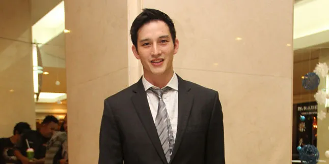 Mike Lewis Bantah Gosip Pacari Farah Quinn Mike Lewis Bantah Gosip Pacari Farah Quinn