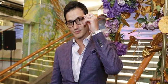 Mike Lewis Bersyukur Pacar Barunya Bukan Dari Kalangan Artis