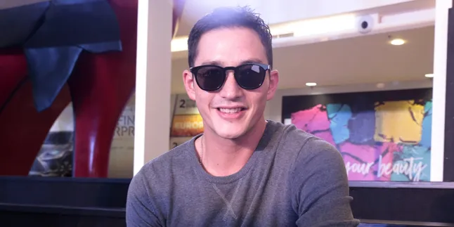 Mike Lewis Kenang Almarhum Ibunya Pasca 3 Bulan Meninggal