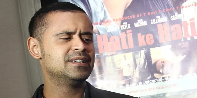 Mike Lucock Kepincut Nasi Ulam dan Ikan Rebus Durian