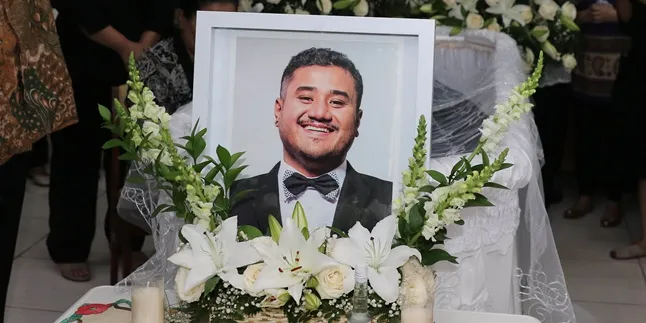 Mike Mohede Hembuskan Nafas Terakhir, Kekasihnya Ada di Rumah