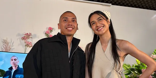 Mikha Tambayong Started Searching for a New Song, Ended Up Inviting Rayi Putra to Duet on 'Jalan Tengah'