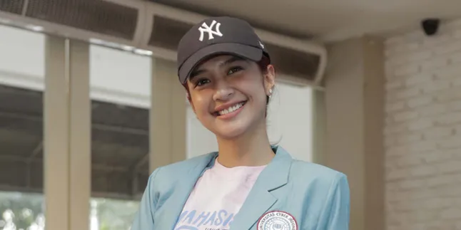 Mikha Tambayong Rindukan Masa-Masa Stress Saat Kuliah Mikha Tambayong Rindukan Masa-Masa Stress Saat Kuliah