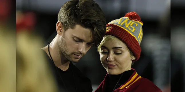 Miley Cyrus Ajak Pacar Gelar Pesta Ulang Tahun 'Liar' Miley Cyrus Ajak Pacar Gelar Pesta Ulang Tahun 'Liar'