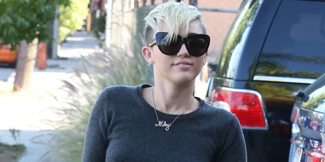 Miley Cyrus: Aku Menangis Karena Anjingku Mati