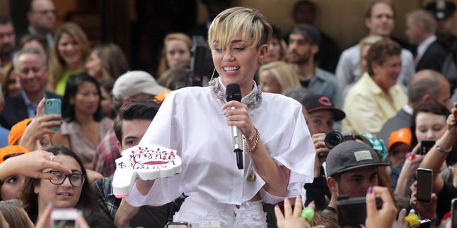 Miley Cyrus: Aku Senang Menghisap Ganja!