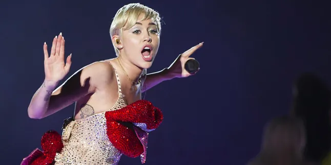 Miley Cyrus Akui Dirinya Adalah Seorang Biseksual Miley Cyrus Akui Dirinya Adalah Seorang Biseksual