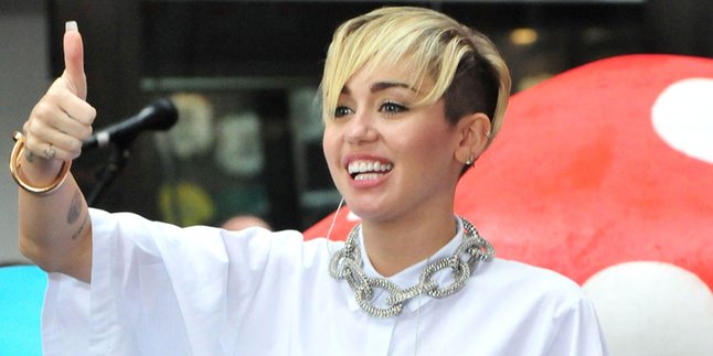 Miley Cyrus Bakal Beri Pendidikan Anak-Anak di Konsernya