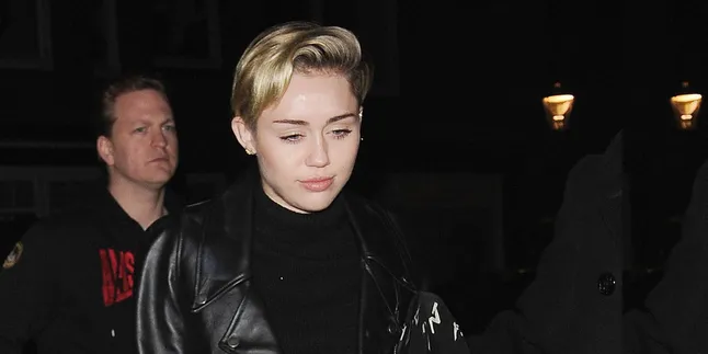 Miley Cyrus Bangga Tunjukkan Bekas Lebam di Bagian Pribadi
